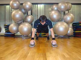 Push up (con mani su palla di due kettlebell)