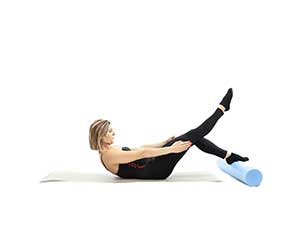 pilates foam roller Teaser - preparazione, posizione 2